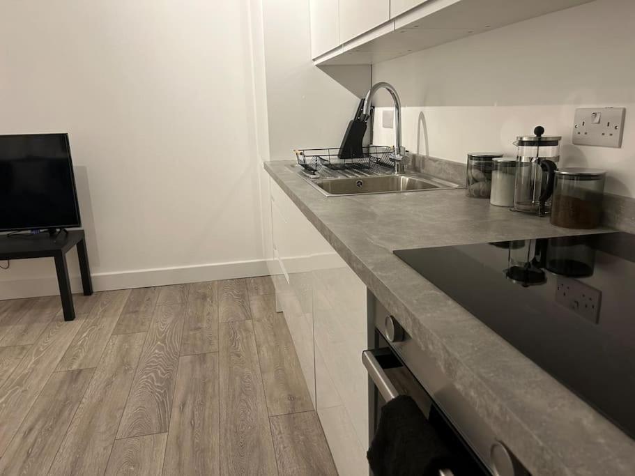 1 Bed High Quality Modern Flat Appartement Edgware Buitenkant foto