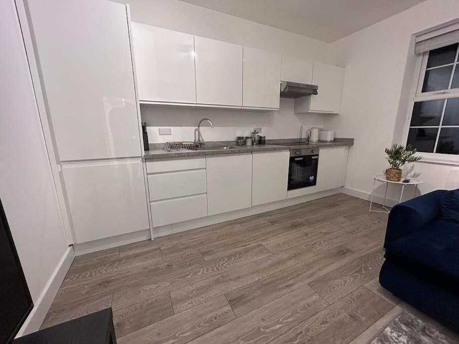 1 Bed High Quality Modern Flat Appartement Edgware Buitenkant foto