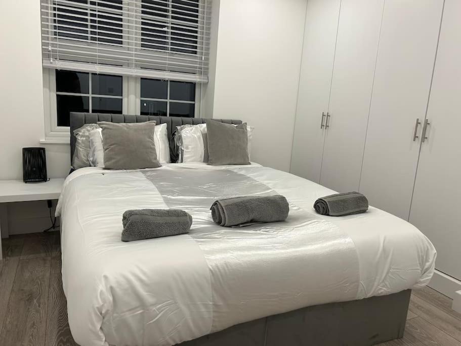 1 Bed High Quality Modern Flat Appartement Edgware Buitenkant foto