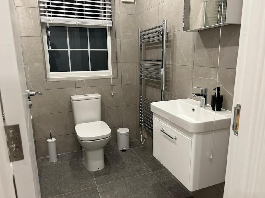 1 Bed High Quality Modern Flat Appartement Edgware Buitenkant foto